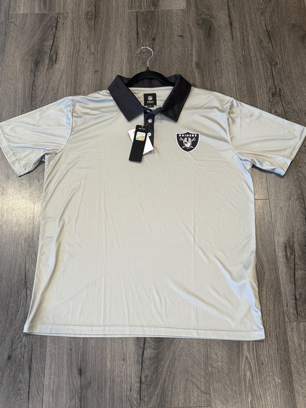 💜NFL Team Apparel Las Vegas Raiders Gray Polo with Black Collar and Team Crest